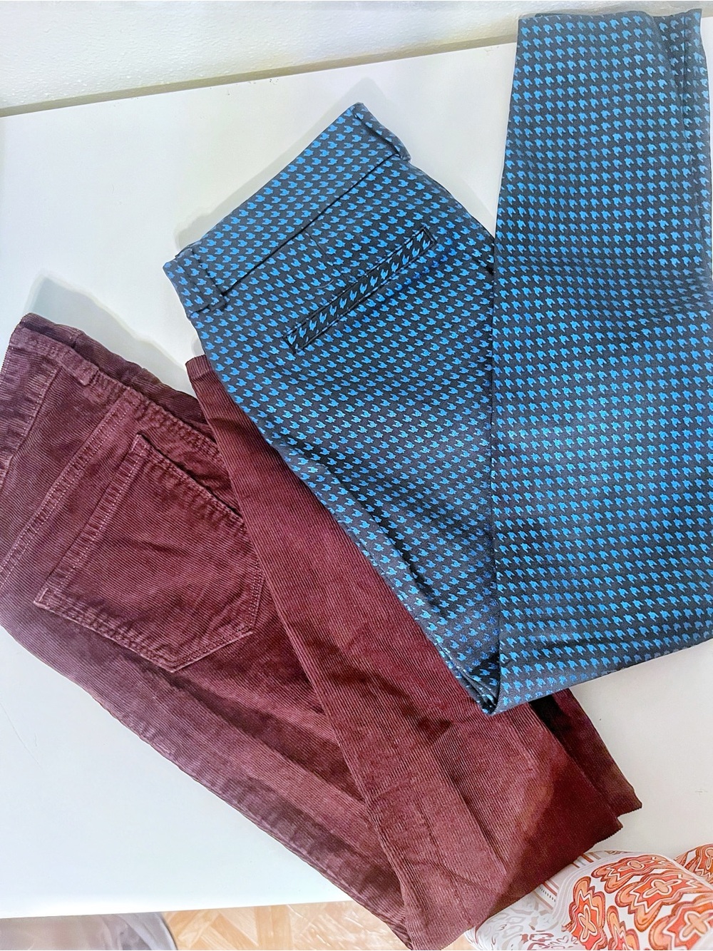Old Navy Pants Bundle 2 Pairs Corduroy Burgundy 4 , Blue Houndstooth 2P like new